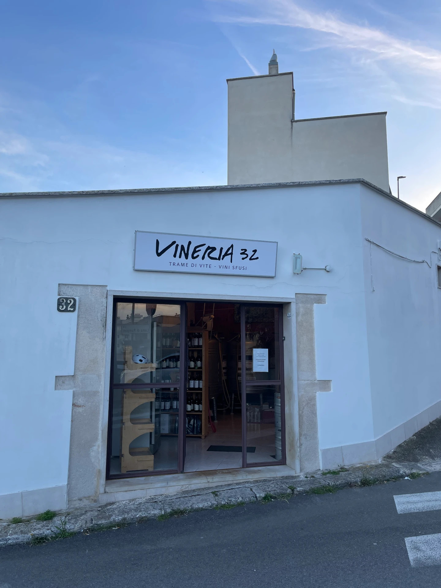 Facciata di Vineria 32 a Putignano